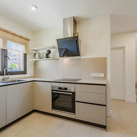 Дом отдыха Exclusive New Townhouse In Playa Paraiso Адехе